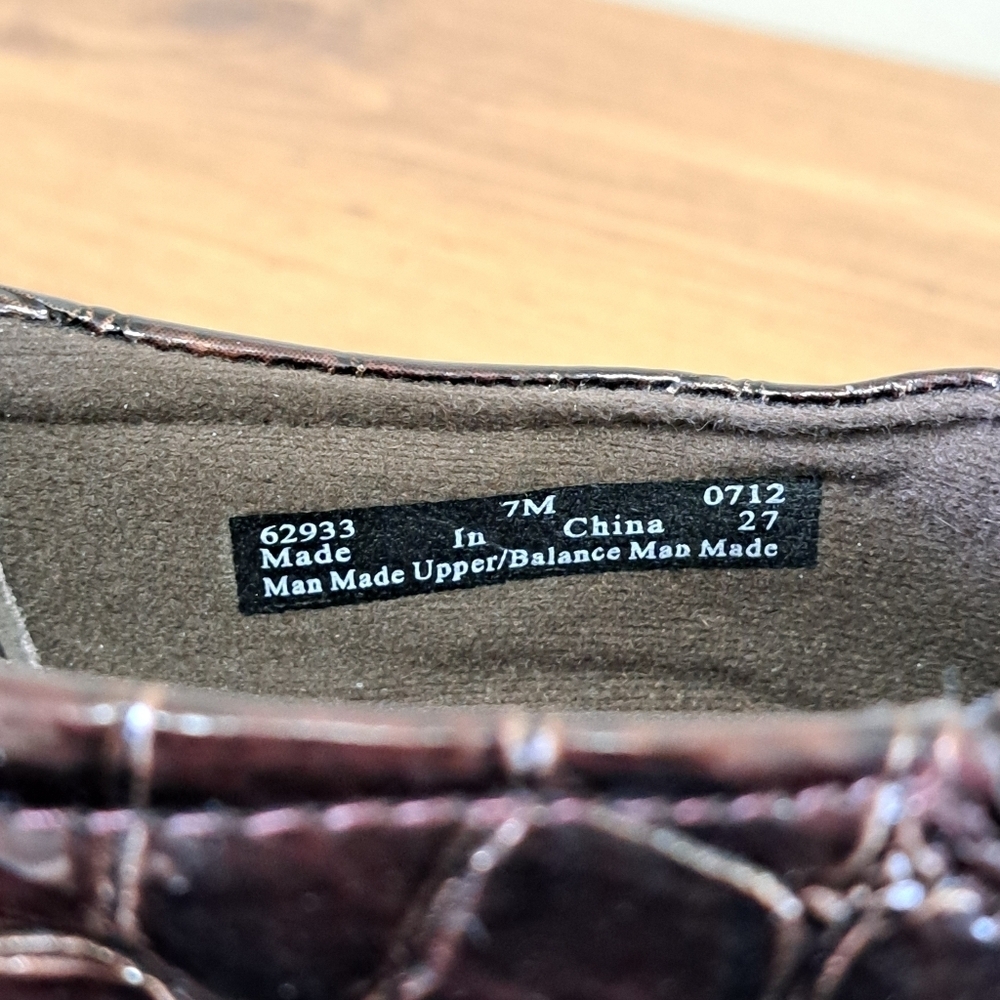 Clarks Bendables Brown Patent Shoes Crocodile Print Womens Size 7 Classic Zipper - Picture 8 of 16